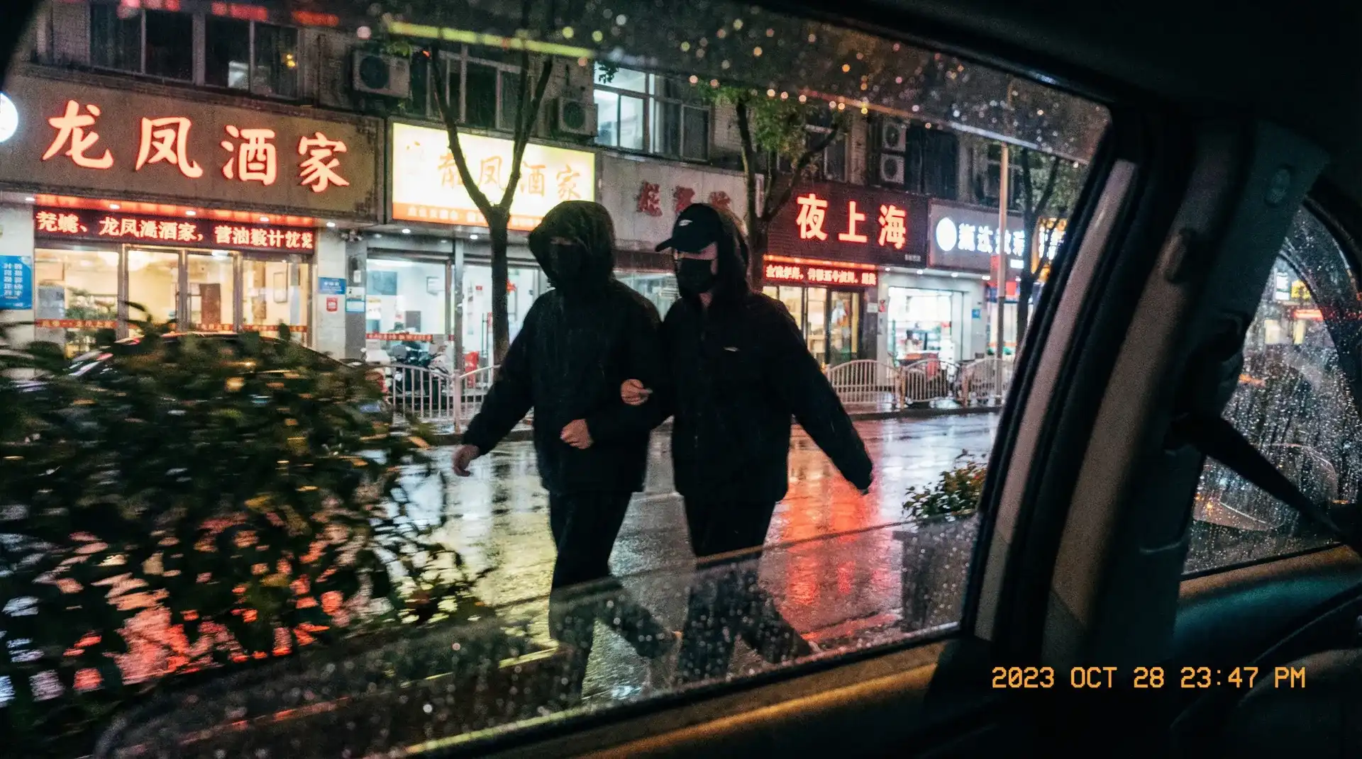 每日吃瓜 - 每日吃瓜大赛等相关内容合集 - 顶流明星深夜密会现场抓拍照片
